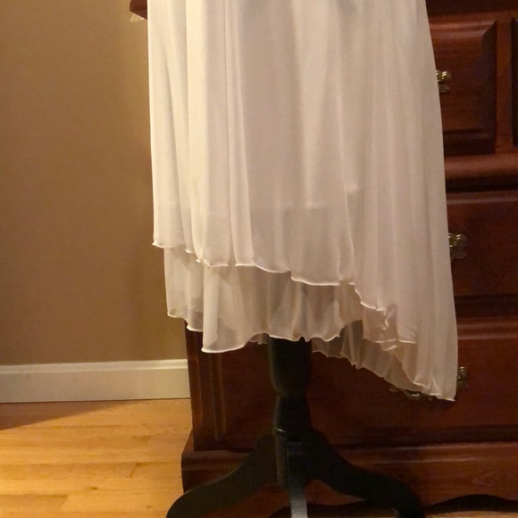 Beautiful Dress! - Picture 4 of 4